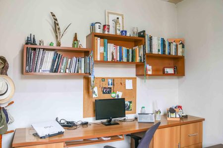 Casa para alugar com 300m², 4 quartos e 4 vagas Casa para alugar com 300m², 4 quartos e 4 vagasQuarto 1