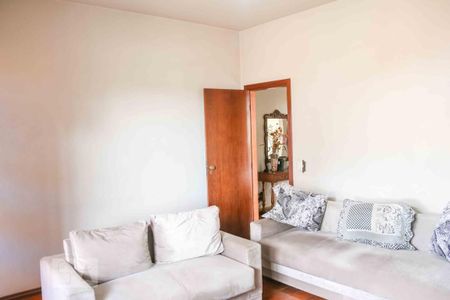 Casa para alugar com 300m², 4 quartos e 4 vagas Casa para alugar com 300m², 4 quartos e 4 vagasSala de TV