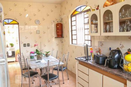 Casa para alugar com 300m², 4 quartos e 4 vagas Casa para alugar com 300m², 4 quartos e 4 vagasCozinha