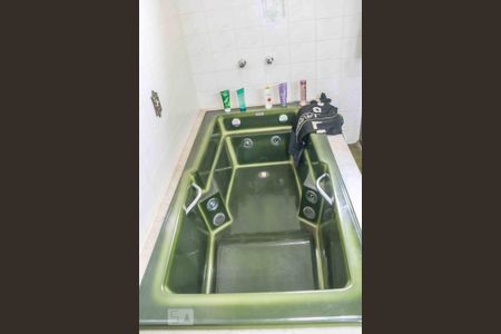 Casa para alugar com 300m², 4 quartos e 4 vagas Casa para alugar com 300m², 4 quartos e 4 vagasBanheiro da Suíte