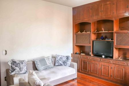 Casa para alugar com 300m², 4 quartos e 4 vagas Casa para alugar com 300m², 4 quartos e 4 vagasSala de TV