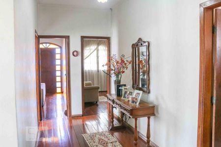 Casa para alugar com 300m², 4 quartos e 4 vagas Casa para alugar com 300m², 4 quartos e 4 vagasCorredor