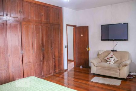 Casa para alugar com 300m², 4 quartos e 4 vagas Casa para alugar com 300m², 4 quartos e 4 vagasQuarto Suíte