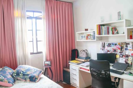 Casa para alugar com 300m², 4 quartos e 4 vagas Casa para alugar com 300m², 4 quartos e 4 vagasQuarto 2