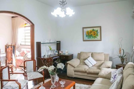 Sala de casa para alugar com 4 quartos, 300m² em Vila Cloris, Belo Horizonte
