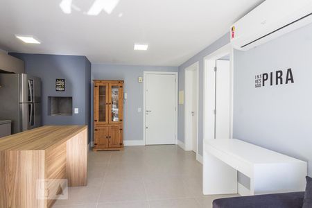 Sala de apartamento para alugar com 1 quarto, 43m² em Petrópolis, Porto Alegre