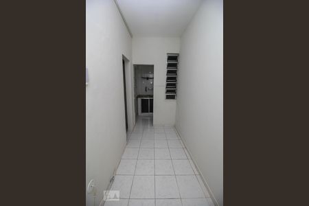 Corredor de kitnet/studio para alugar com 1 quarto, 24m² em Catete, Rio de Janeiro