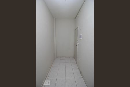 Corredor de kitnet/studio para alugar com 1 quarto, 24m² em Catete, Rio de Janeiro