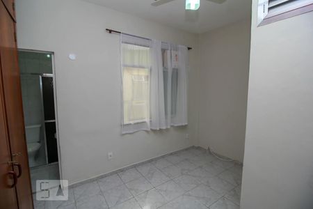 Quarto de kitnet/studio para alugar com 1 quarto, 24m² em Catete, Rio de Janeiro