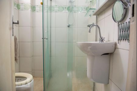 Banheiro de kitnet/studio para alugar com 1 quarto, 30m² em Copacabana, Rio de Janeiro