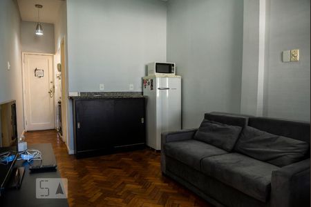 Sala de kitnet/studio para alugar com 1 quarto, 30m² em Copacabana, Rio de Janeiro