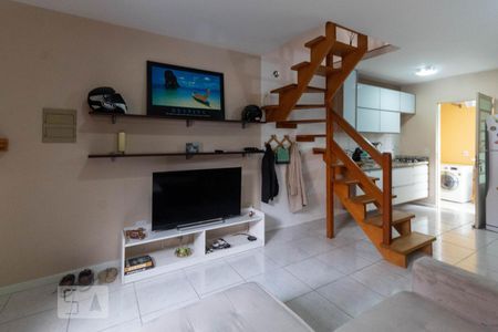 Sala de Estar de casa para alugar com 2 quartos, 90m² em Camaquã, Porto Alegre