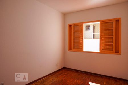 Casa à venda com 264m², 3 quartos e 4 vagas Casa à venda com 264m², 3 quartos e 4 vagasQuarto 2