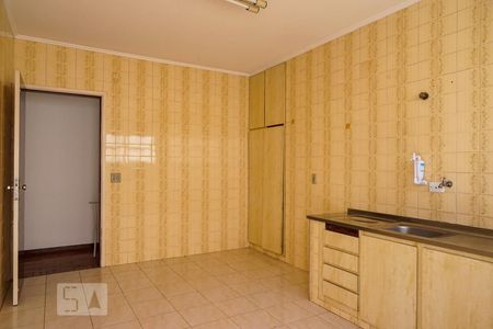 Casa à venda com 264m², 3 quartos e 4 vagas Casa à venda com 264m², 3 quartos e 4 vagasCozinha