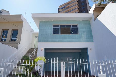 Casa à venda com 264m², 3 quartos e 4 vagas Casa à venda com 264m², 3 quartos e 4 vagasFachada