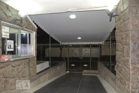 Apartamento à venda com 90m², 2 quartos e 1 vaga Apartamento à venda com 90m², 2 quartos e 1 vagaEntrada