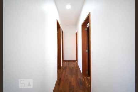 Corredor de apartamento à venda com 3 quartos, 70m² em Campo Belo, São Paulo