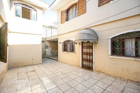 Casa para alugar com 268m², 3 quartos e 6 vagas Casa para alugar com 268m², 3 quartos e 6 vagasQuintal