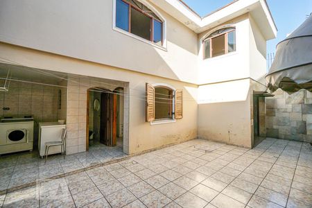 Casa para alugar com 268m², 3 quartos e 6 vagas Casa para alugar com 268m², 3 quartos e 6 vagasQuintal