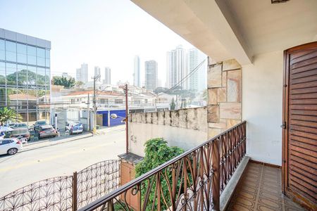 Casa para alugar com 268m², 3 quartos e 6 vagas Casa para alugar com 268m², 3 quartos e 6 vagasVaranda