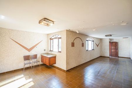 Casa para alugar com 268m², 3 quartos e 6 vagas Casa para alugar com 268m², 3 quartos e 6 vagasSalão edícola