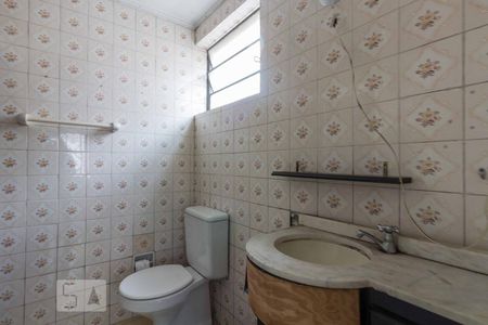Banheiro de kitnet/studio para alugar com 1 quarto, 37m² em Protásio Alves, Porto Alegre