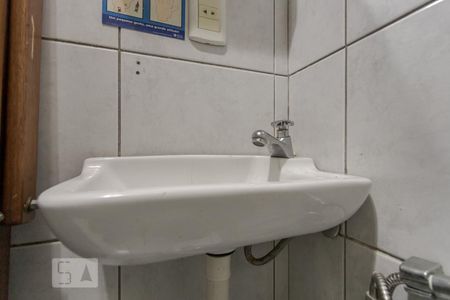 Banheiro de Serviço de apartamento para alugar com 2 quartos, 60m² em Cristo Redentor, Porto Alegre