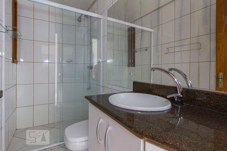 Banheiro da Suíte de apartamento à venda com 3 quartos, 94m² em Passo da Areia, Porto Alegre