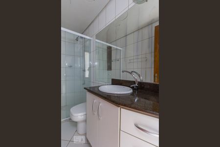 Banheiro da Suíte de apartamento à venda com 3 quartos, 94m² em Passo da Areia, Porto Alegre