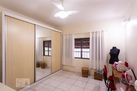 Quarto de casa à venda com 4 quartos, 250m² em Umuarama, Osasco