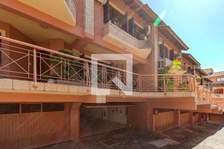 Casa de condomínio à venda com 240m², 2 quartos e 3 vagas Casa de condomínio à venda com 240m², 2 quartos e 3 vagasÁrea Externa