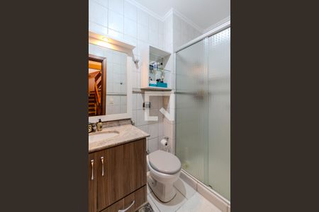 Casa de condomínio à venda com 240m², 2 quartos e 3 vagas Casa de condomínio à venda com 240m², 2 quartos e 3 vagasBanheiro Social