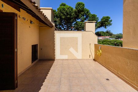 Casa de condomínio à venda com 240m², 2 quartos e 3 vagas Casa de condomínio à venda com 240m², 2 quartos e 3 vagasTerraço