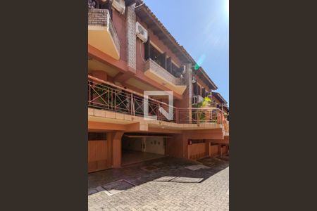 Casa de condomínio à venda com 240m², 2 quartos e 3 vagas Casa de condomínio à venda com 240m², 2 quartos e 3 vagasÁrea Externa