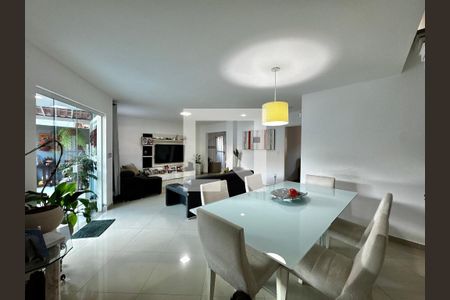 Sala de casa de condomínio à venda com 4 quartos, 220m² em Camorim, Rio de Janeiro