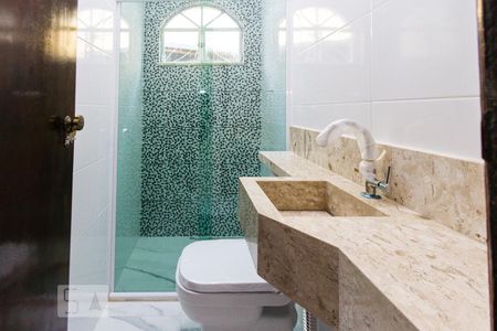 Banheiro de casa à venda com 3 quartos, 180m² em Jardim Ana Rosa, São Paulo