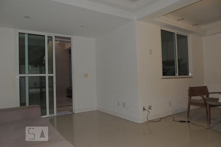 Casa de condomínio à venda com 190m², 4 quartos e 2 vagasSala 2