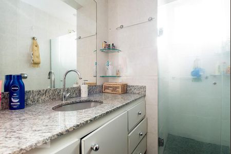 Banheiro de apartamento à venda com 3 quartos, 100m² em São Pedro, Belo Horizonte