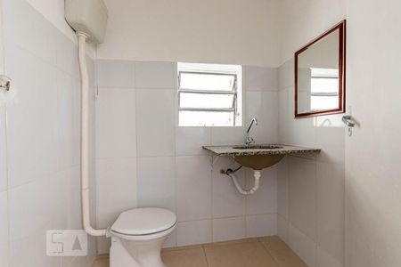 Banheiro de casa para alugar com 1 quarto, 70m² em Jardim Eliane, São Paulo