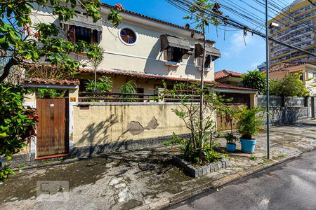 Entrada de casa de condomínio à venda com 2 quartos, 110m² em Santa Rosa, Niterói