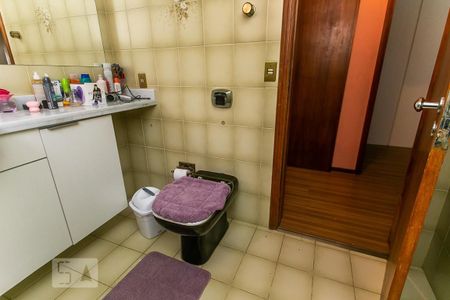 Casa de condomínio à venda com 188m², 3 quartos e 2 vagas Casa de condomínio à venda com 188m², 3 quartos e 2 vagasBanheiro 1