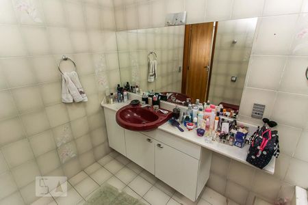Casa de condomínio à venda com 188m², 3 quartos e 2 vagas Casa de condomínio à venda com 188m², 3 quartos e 2 vagasBanheiro da Suíte