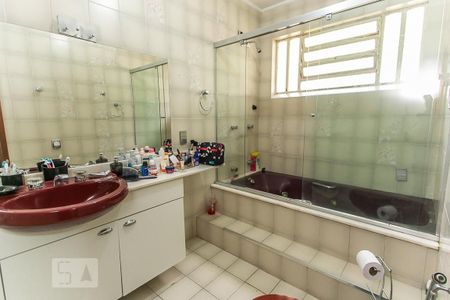 Casa de condomínio à venda com 188m², 3 quartos e 2 vagas Casa de condomínio à venda com 188m², 3 quartos e 2 vagasBanheiro da Suíte
