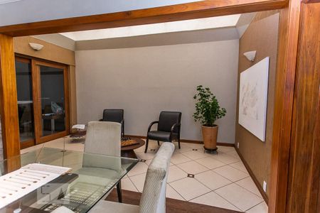 Casa de condomínio à venda com 188m², 3 quartos e 2 vagas Casa de condomínio à venda com 188m², 3 quartos e 2 vagasSala de jantar