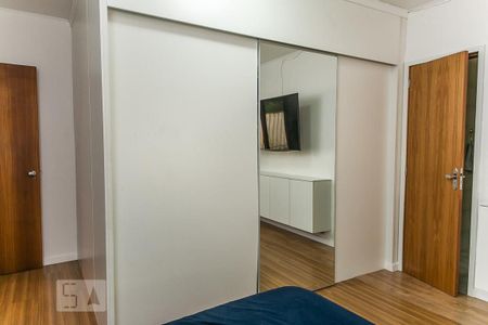 Casa de condomínio à venda com 188m², 3 quartos e 2 vagas Casa de condomínio à venda com 188m², 3 quartos e 2 vagasCloset da suíte