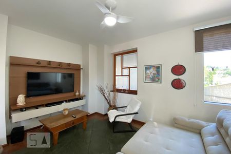 Sala de TV de casa de condomínio para alugar com 4 quartos, 680m² em Jardim Astro, Sorocaba