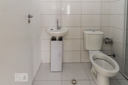 Banheiro de kitnet/studio para alugar com 1 quarto, 32m² em Vila Ema, São Paulo