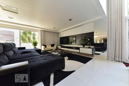 Casa de condomínio à venda com 760m², 5 quartos e 5 vagasSala