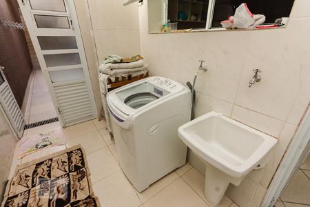 Casa à venda com 240m², 3 quartos e 2 vagas Casa à venda com 240m², 3 quartos e 2 vagasLavanderia