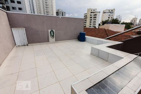 Casa à venda com 240m², 3 quartos e 2 vagas Casa à venda com 240m², 3 quartos e 2 vagasTerraço